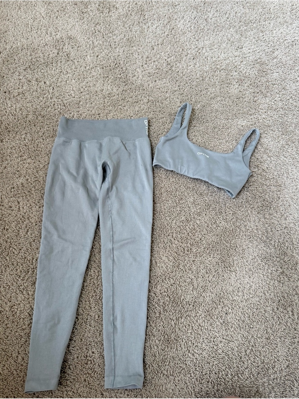 DFYNE Sports Bra and Leggings Set